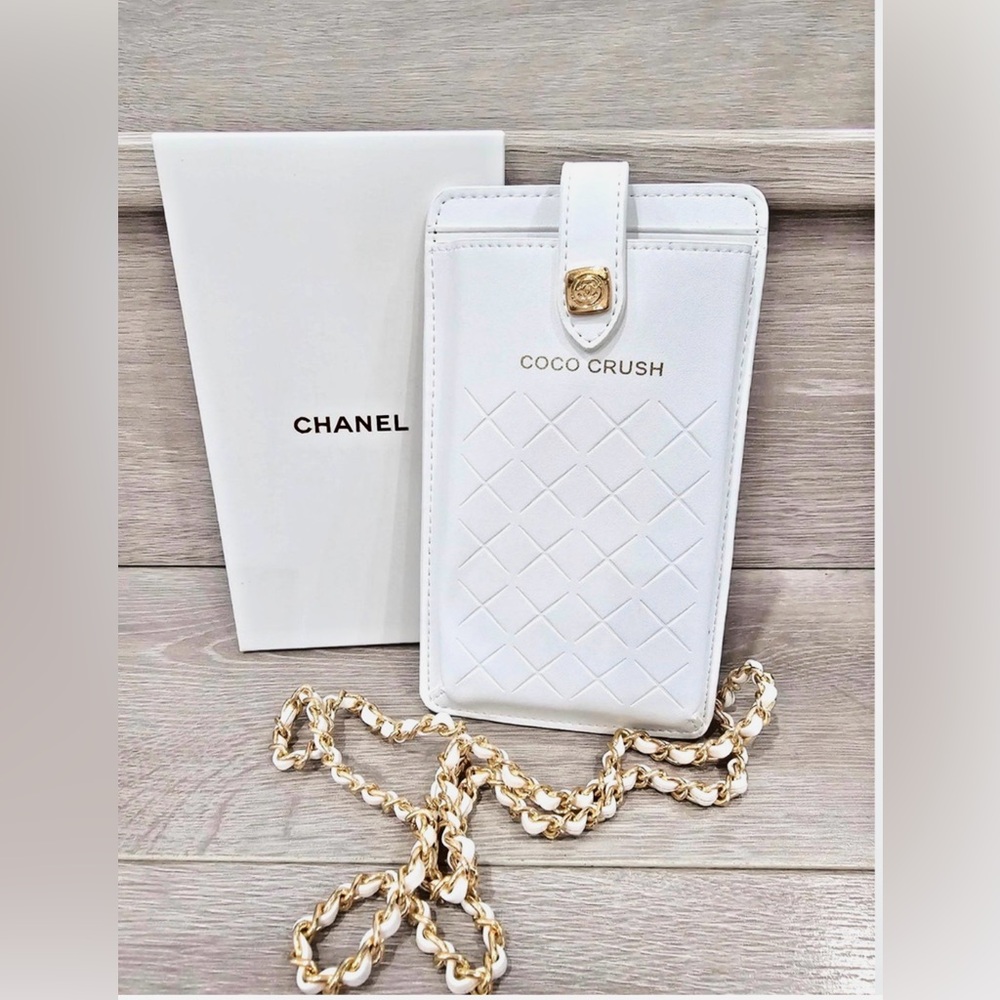 CHANEL Coco Crush Smartphone Case in White with Detachable Matching Strap NWB - Picture 2 of 13